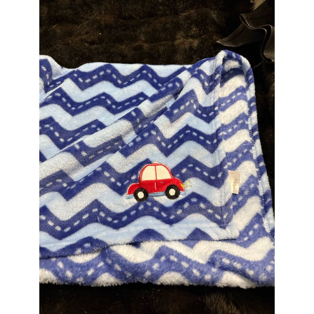 le bebe FAVORITE boys car baby blanket blue fleece with red BUG 30x36